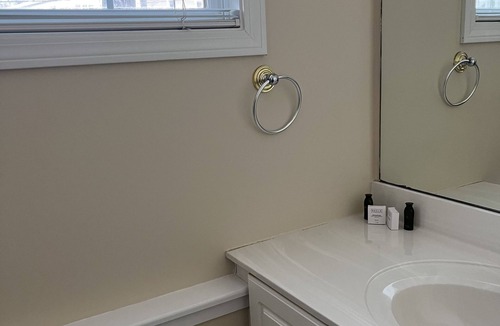 Bethel Apartment | Spacious studio in Bethel Inn with heated pool