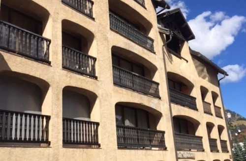 Montgenevre Apartment | Spacious studio near slopes, pets allowed and parking