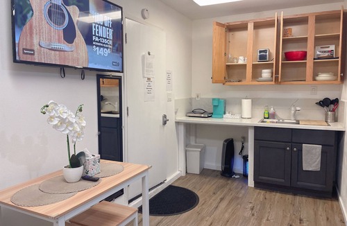 Midway City Apartment | Spacious Studio Near Disneyland & LittleSaigon