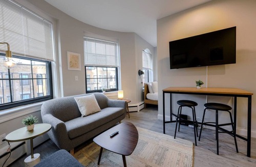 Prudential - St. Botolph Apartment | Spacious Studio | Prudential Area