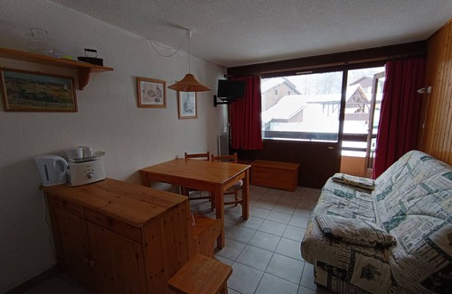 Montgenevre Apartment | Spacious studio ski-in/ski-out, bright and pets allowed