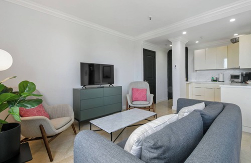 Palm Beach Condo | Spacious Studio - Tropical Tribeca. Pool, Minutes to Beach and Dining