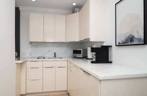 Palm Beach Condo | Spacious Studio - Tropical Tribeca. Pool, Minutes to Beach and Dining