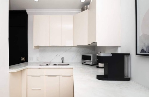 Palm Beach Condo | Spacious Studio - Tropical Tribeca. Pool, Minutes to Beach and Dining