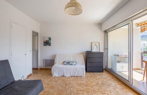 8th Arrondissement Apartment | Spacious studio w sea view terrace near the beach in Marseille Welkeys