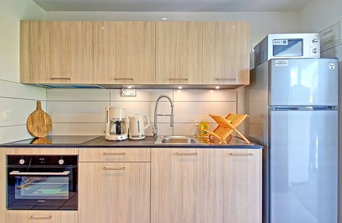 Orient Bay Apartment | Spacious studio with pool, AC, and parking in Saint-Martin