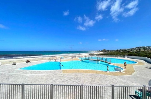 Orient Bay Apartment | Spacious studio with pool, AC, and parking in Saint-Martin