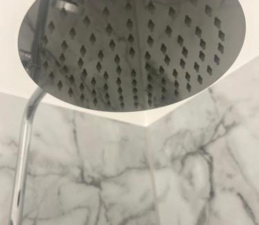 Bushey Apartment | Spacious studio with free EV recharge overnight