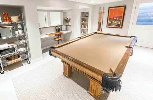 Westport Apartment | Spacious Studio with Pool Table
