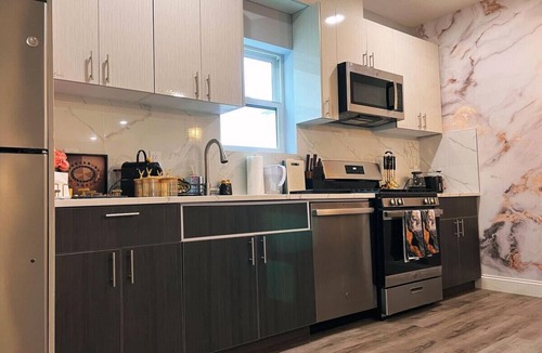 West Side Apartment | SPACIOUS & STYLISH 2BR/2BA | EASY NYC COMMUTE