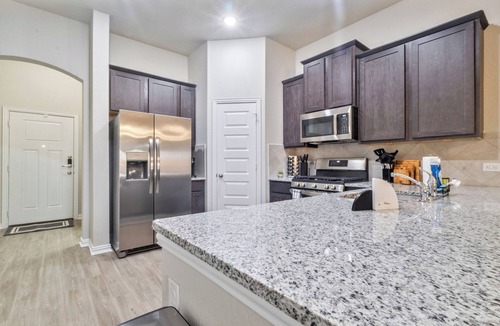 Converse House | Spacious & Stylish 3BR Retreat with 2 Full Baths – Your Perfect Getaway!