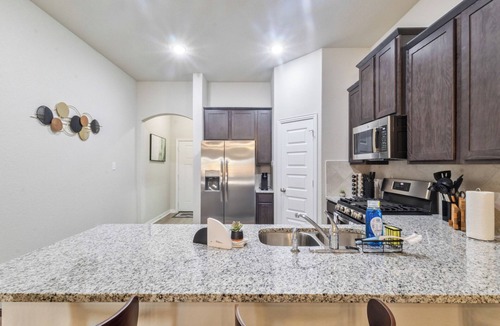 Converse House | Spacious & Stylish 3BR Retreat with 2 Full Baths – Your Perfect Getaway!