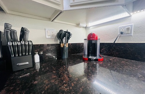 South Central Houston House | Spacious & Stylish 4-Bedroom Retreat Near Medical Center, NRG, Museum and Zoo