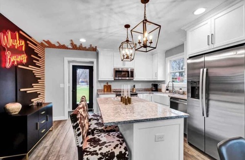 Bardstown House | Spacious & Stylish Central Bardstown Home!