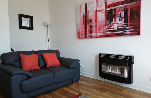 Largs Apartment | Spacious Stylish Centrally Located Flat near beach