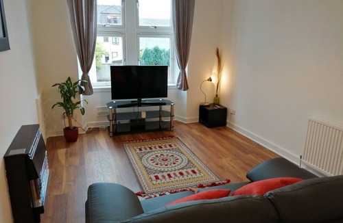 Largs Apartment | Spacious Stylish Centrally Located Flat near beach