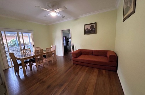 Tuncurry House | Spacious Stylish Coastal Escape