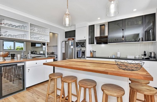 Corlette House | Spacious, Stylish home with panoramic waterviews