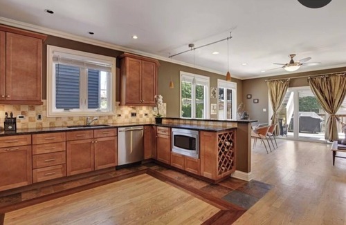 West Town House | Spacious & Stylish Home with Garage + Rooftop Deck. 10 min Walk to Train.