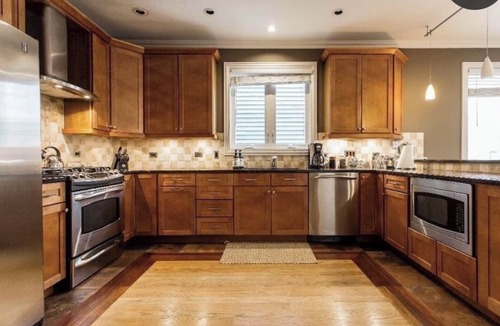 West Town House | Spacious & Stylish Home with Garage + Rooftop Deck. 10 min Walk to Train.