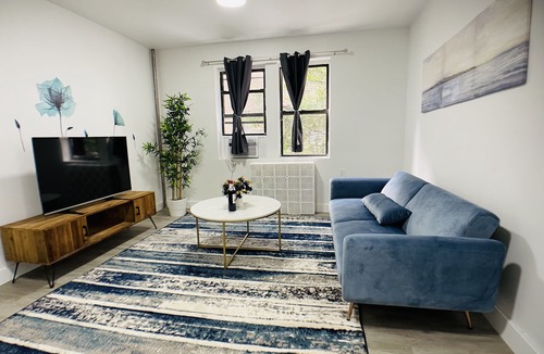 Flushing Chinatown Apartment | ♥ Spacious & Stylish ♥ of Flushing | ♛ King Bed