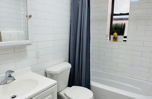 Flushing Chinatown Apartment | ♥ Spacious & Stylish ♥ of Flushing | ♛ King Bed