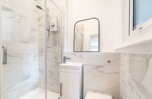 Hoylake Apartment | Spacious Stylish Studio, Hoylake