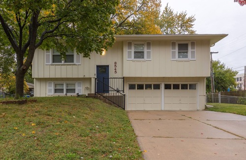 Overland Park House | Spacious, Stylish 3BR w/Game Rmn