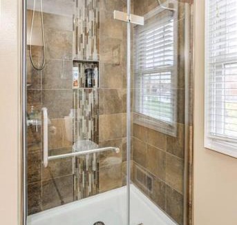 North Greece House | Spacious Suburb Home by Unity/DWTN/HotTub