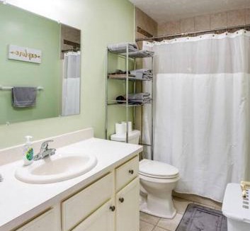 North Greece House | Spacious Suburb Home by Unity/DWTN/HotTub