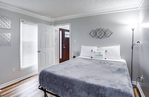 North Greece House | Spacious Suburb Home by Unity/DWTN/HotTub