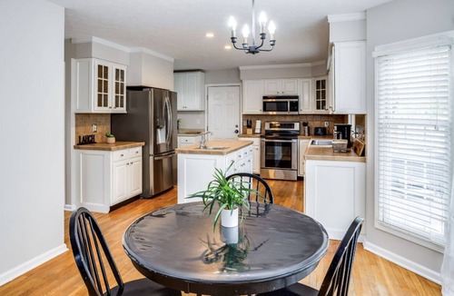 North Greece House | Spacious Suburb Home by Unity/DWTN/HotTub