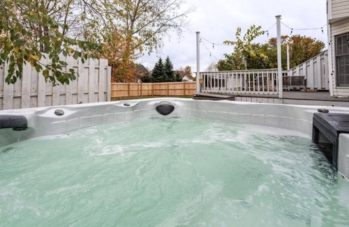 North Greece House | Spacious Suburb Home by Unity/DWTN/HotTub