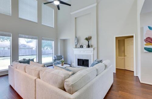 Sugar Land House | Spacious Sugar Land Home with Yard and Pool Access!
