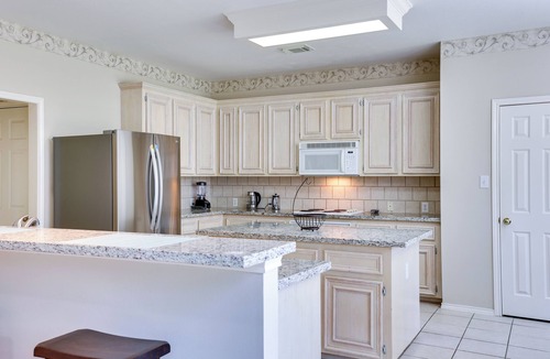 Sugar Land House | Spacious Sugar Land Home w/Yard & Pool Access!