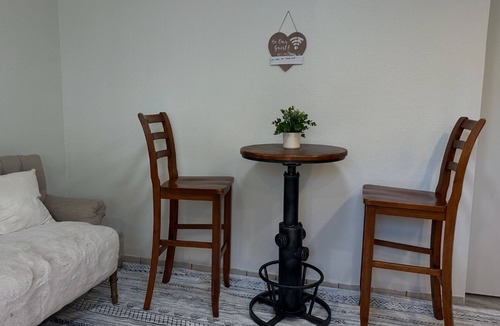 Arden-Arcade House | Spacious Suite E