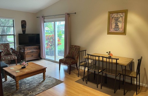 Wellington House | Spacious Suite in Wellington with AC and Parking