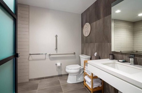 Logan Square Hotel | Spacious Suite with Kitchen | City Views | Swimming Pool | Pet-Friendly