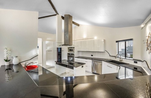 Kaneohe Villa | Spacious Suite With Office - Unit A