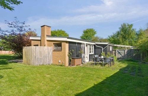 Vejby House | Spacious Summer House With Pool