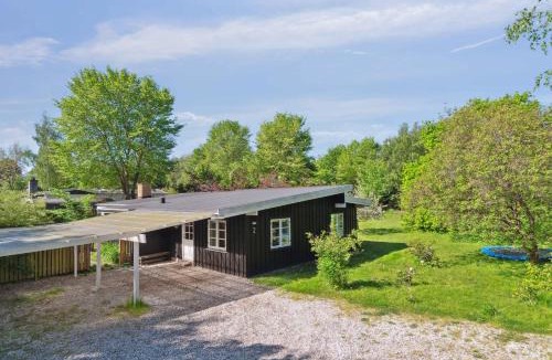 Vejby House | Spacious Summer House With Pool