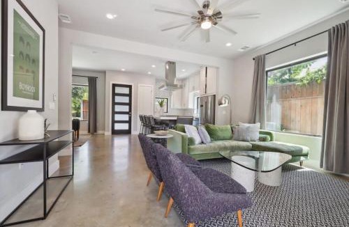 Govalle House | Spacious Sunlit Home with Heated Pool