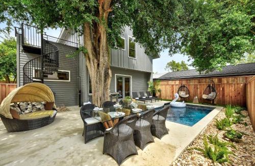 Govalle House | Spacious Sunlit Home with Heated Pool