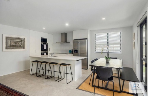 Mount Roskill House | Spacious Sunlit Residence