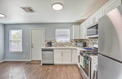 Austin House | Spacious + Sunny Austin Home ~ 12 Mi to Dtwn!