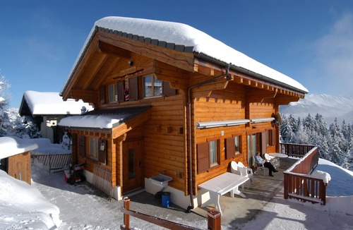 Vex Ski Chalet | Spacious, sunny chalet in a quiet spot