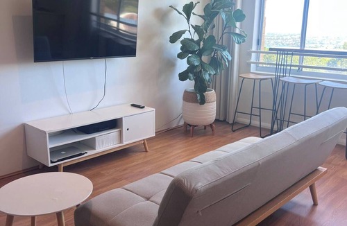 Crows Nest Apartment | Spacious Sunny Studio with City & Harbour Views - Crows Nest