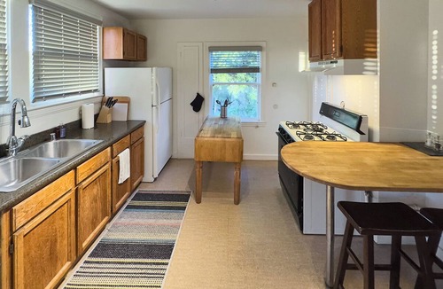 Upper Telegraph Apartment | Spacious, Sunny Upper Flat Newly Listed!