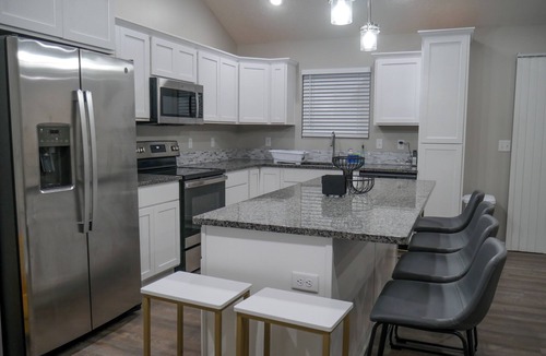 Grand Island House | Spacious Sunset Sleeps 12 Comfortably Perfect for Families & Groups, Book Today!