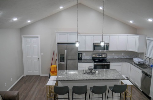 Grand Island House | Spacious Sunset Sleeps 12 Comfortably Perfect for Families & Groups, Book Today!